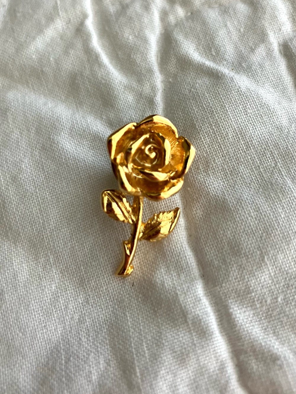Vintage Old Hollywood Whimsical Fairy Gold tone Rose Brooch pin